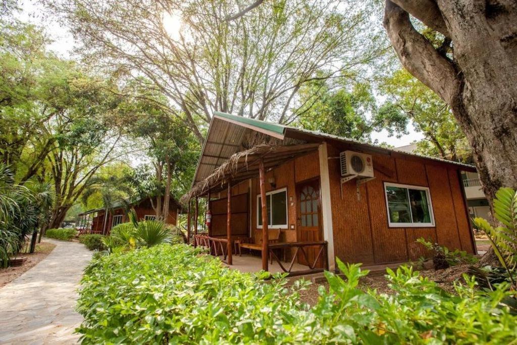 Varee Valley Resort And Restaurant ขอนแก่น ภายนอก รูปภาพ